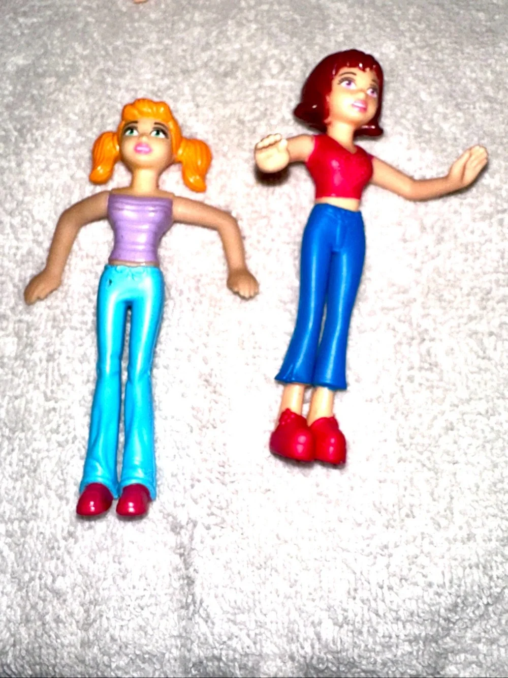 Vintage 7- Assorted Polly Pocket  dolls with case